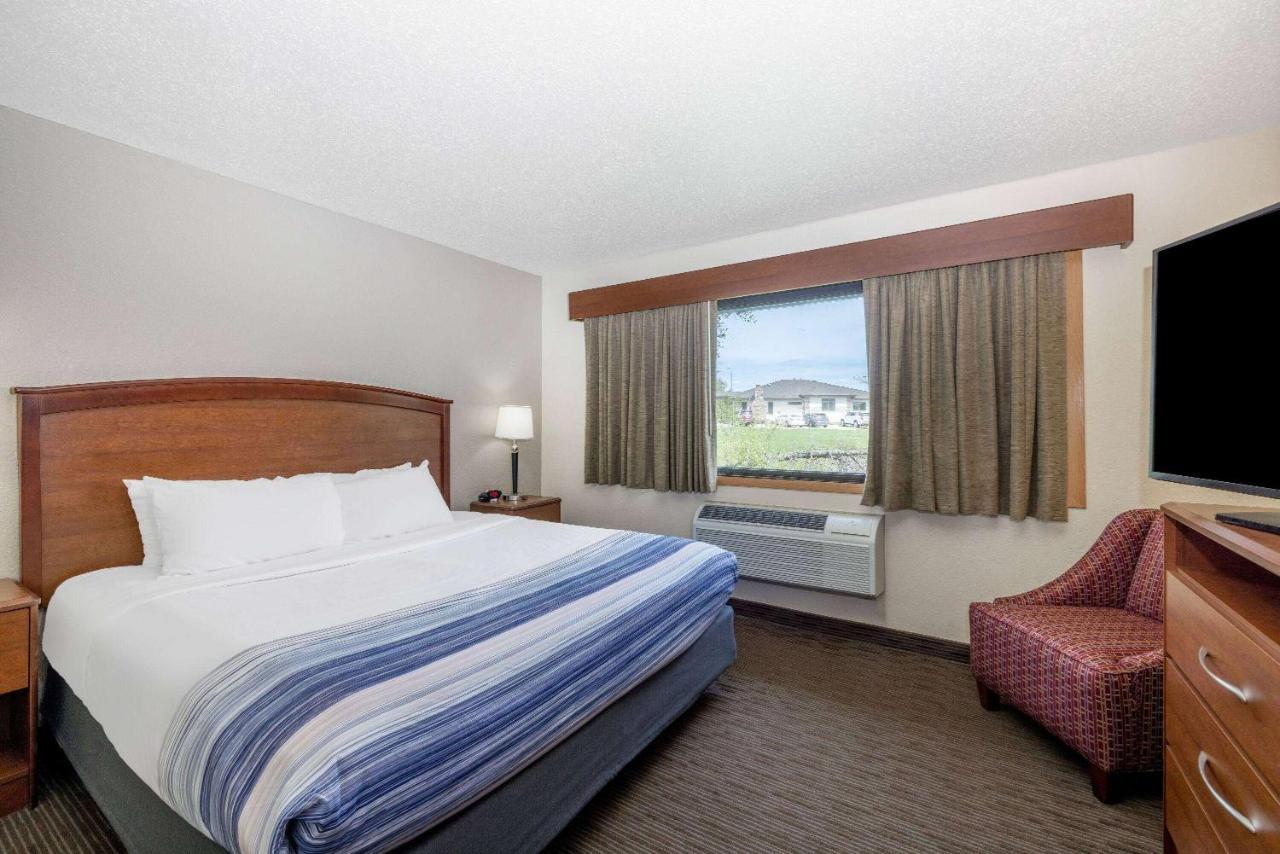 Americinn By Wyndham Dickinson Buitenkant foto