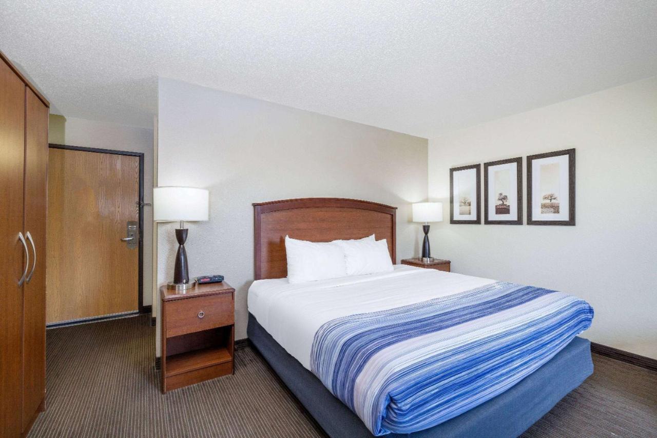 Americinn By Wyndham Dickinson Buitenkant foto