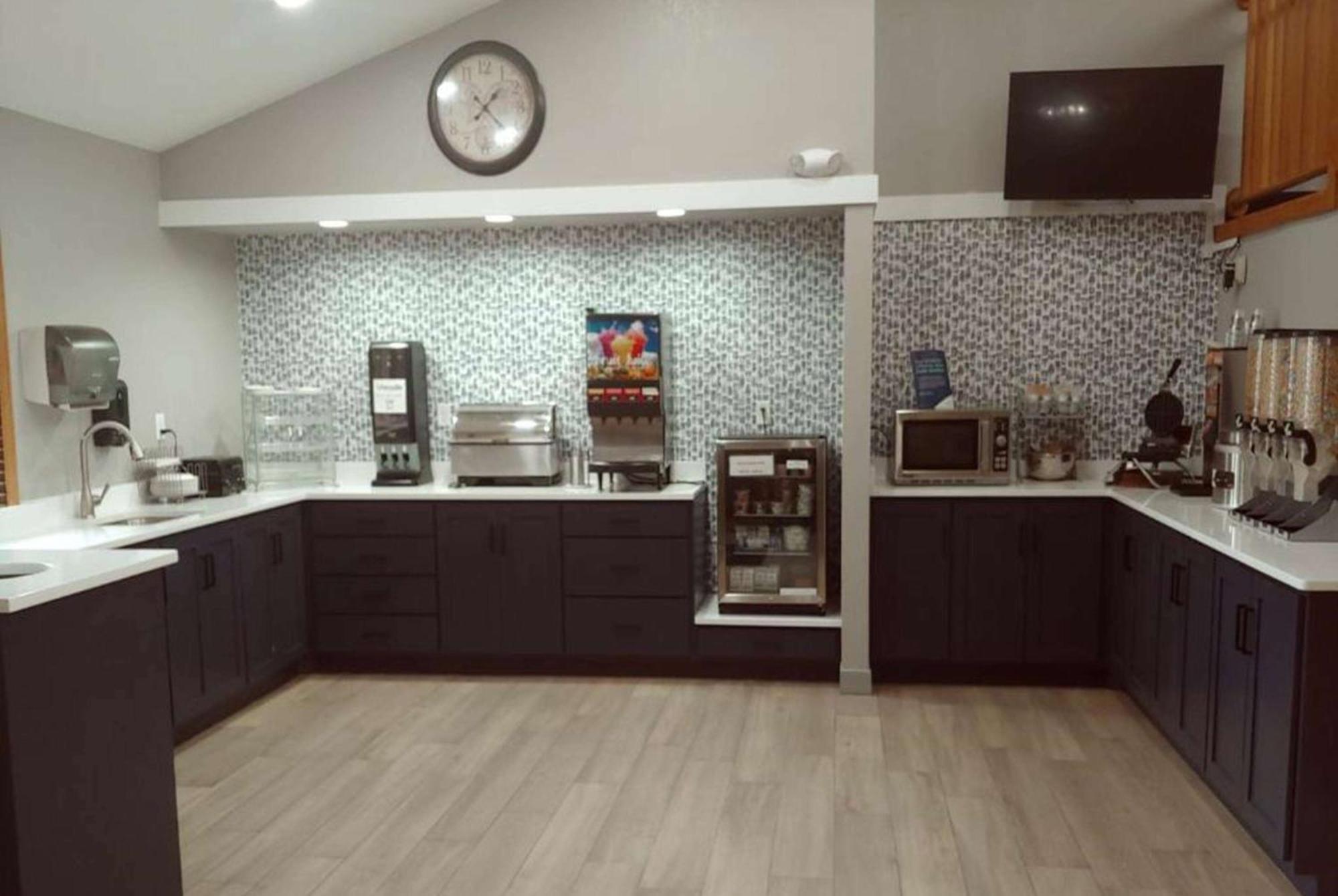 Americinn By Wyndham Dickinson Buitenkant foto