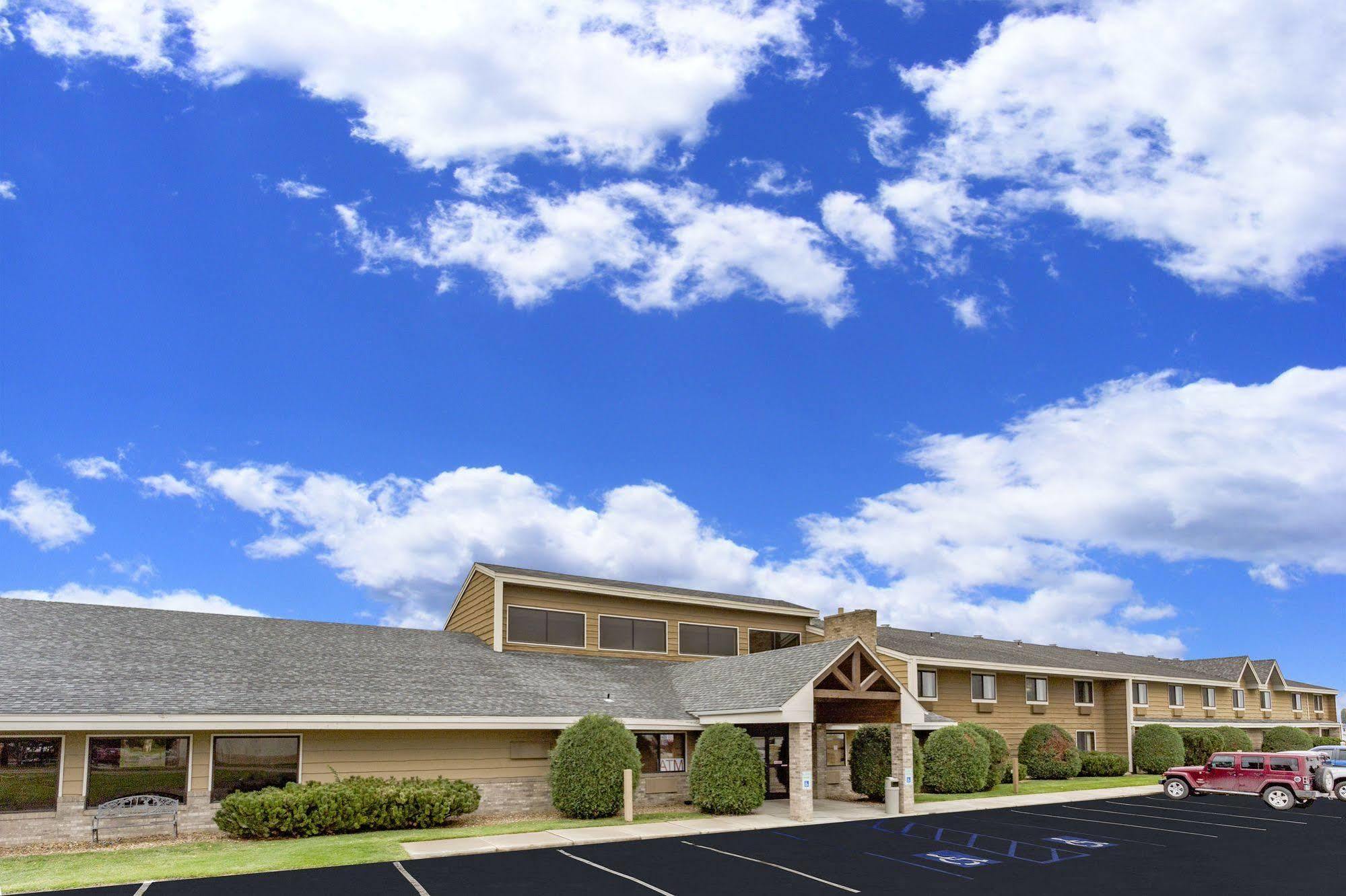 Americinn By Wyndham Dickinson Buitenkant foto
