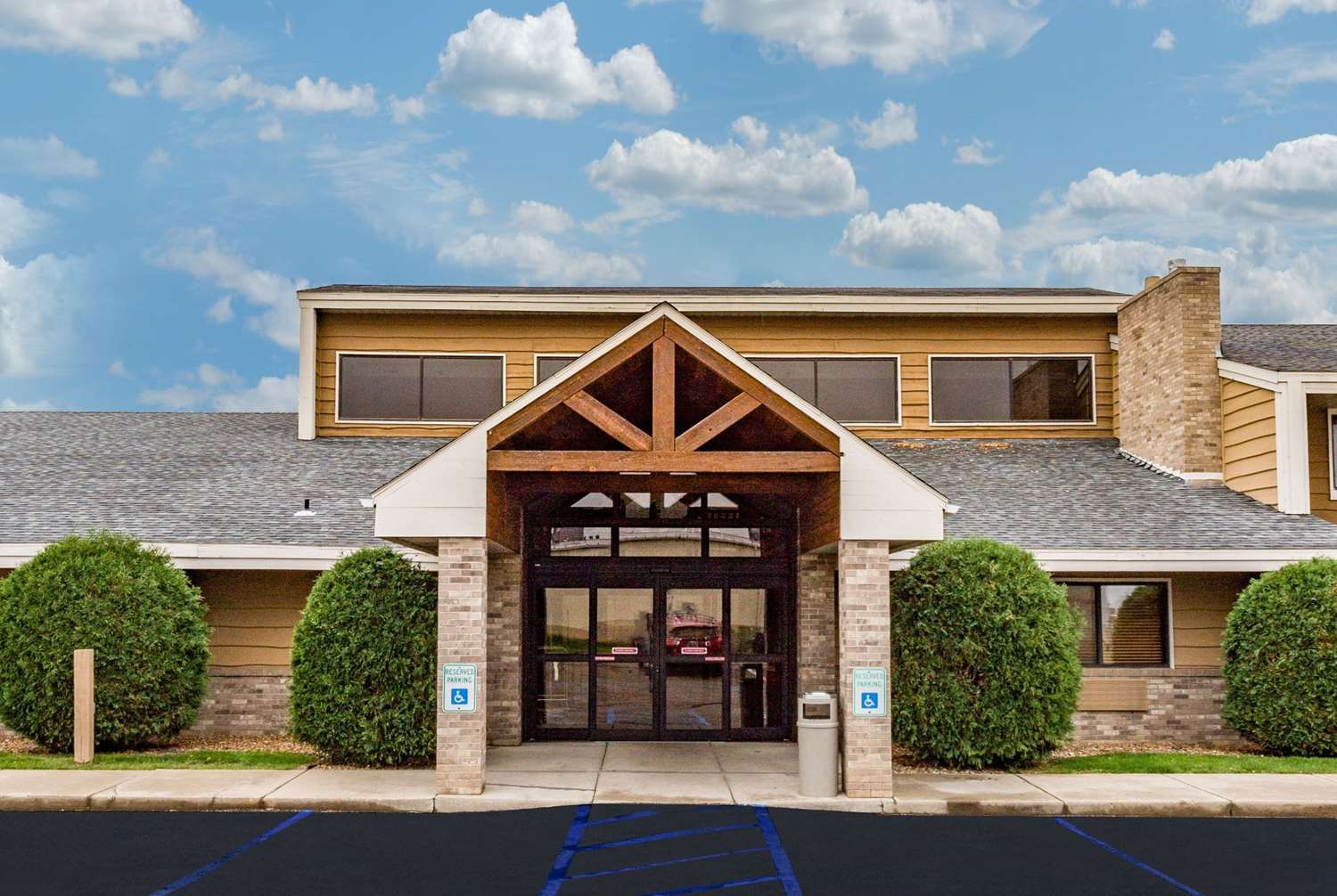 Americinn By Wyndham Dickinson Buitenkant foto